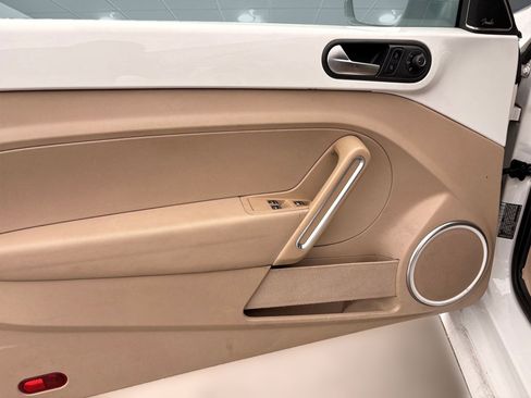 Used 2015 Volkswagen Beetle TDI image 21