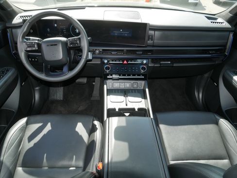 Used 2025 Hyundai Santa Fe Calligraphy AWD/4WD image 10