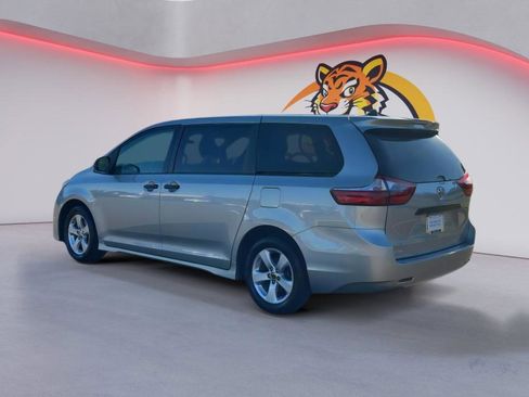 Used 2020 Toyota Sienna L image 7