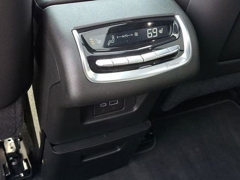 Used 2025 Cadillac XT6 Premium Luxury w/ Technology Package image 9