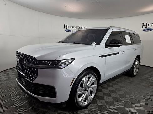 Certified 2025 Lincoln Navigator Black Label AWD/4WD image 1