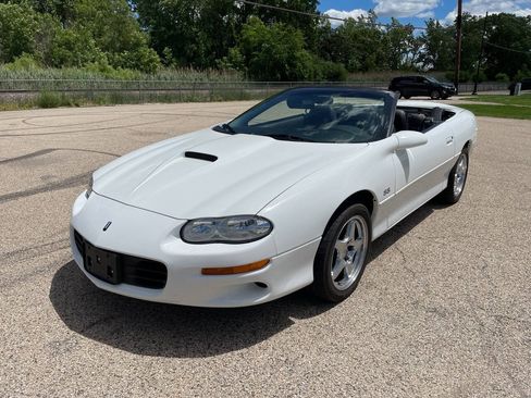 Used 2002 Chevrolet Camaro Z28 w/ SS Performance/Appearance Pkg RWD image 22