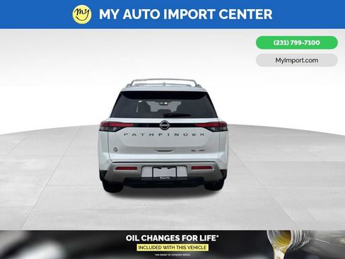 Used 2025 Nissan Pathfinder SL AWD/4WD image 6