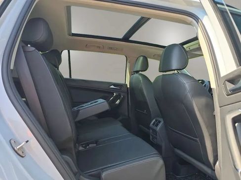 Used 2018 Volkswagen Tiguan SE w/ Panoramic Sunroof Package FWD image 46