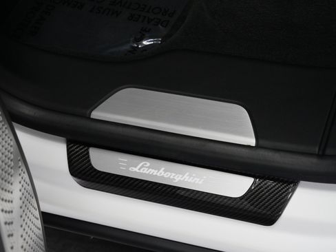 Used 2021 Lamborghini Urus image 33