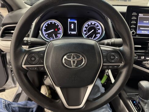 Used 2022 Toyota Camry LE image 18