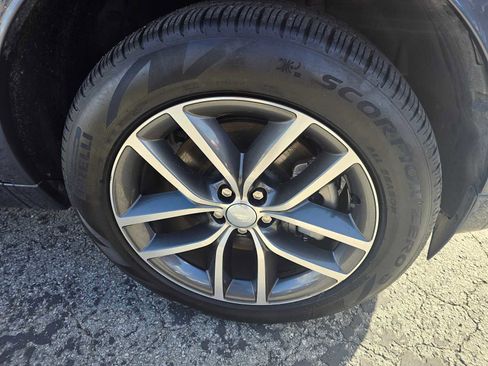 Used 2025 Land Rover Discovery Sport S image 9