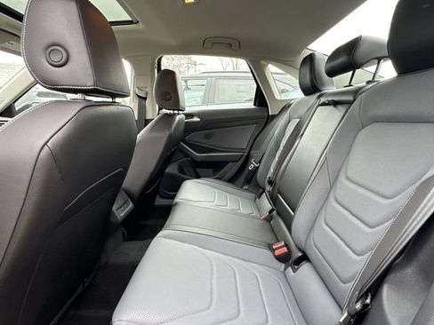 Used 2026 Volkswagen Jetta SEL FWD image 9