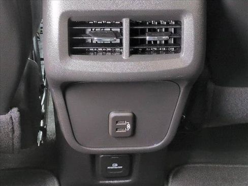 Used 2023 Chevrolet Equinox RS w/ RS Leather Package AWD/4WD image 25