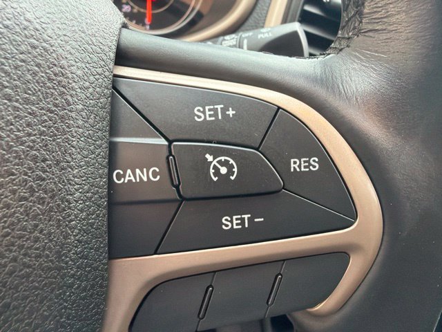 Used 2016 Jeep Cherokee Latitude w/ Cold Weather Group AWD/4WD image 26