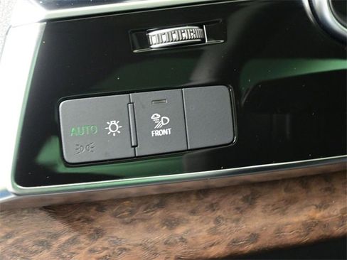 Used 2023 Audi Q8 Premium image 20