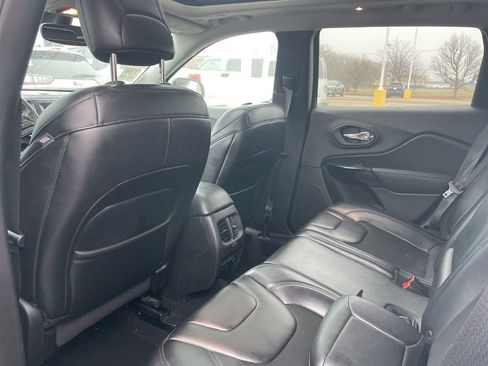 Used 2019 Jeep Cherokee Latitude Plus image 9