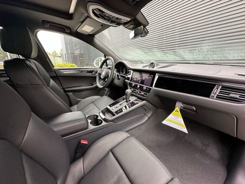 Used 2026 Porsche Macan image 36