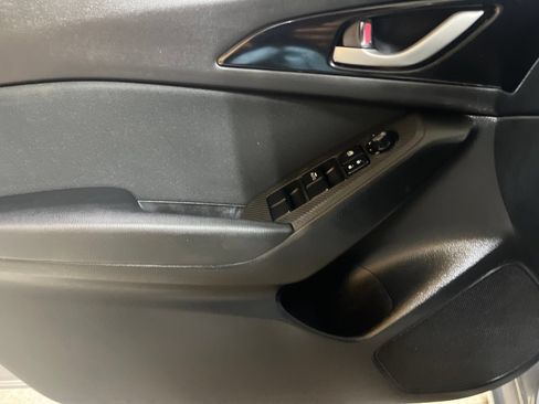 Used 2014 MAZDA MAZDA3 i Touring w/ Moonroof Package 1 FWD image 18