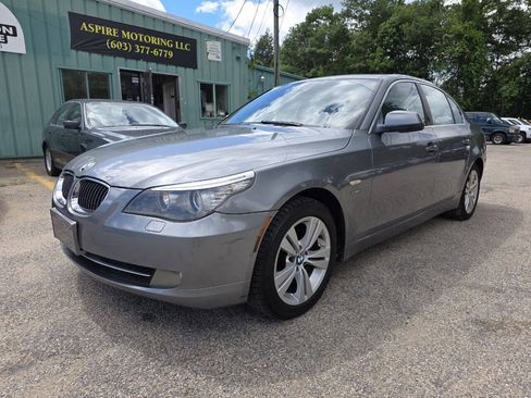 Used 2010 BMW 528i xDrive Sedan AWD/4WD image 3