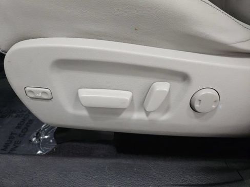 Used 2015 Toyota Highlander Limited w/ Driver Technology Package AWD/4WD image 16