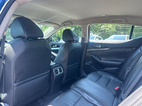 Used 2021 Nissan Maxima 3.5 SV w/ Floor Mat Group FWD image 14