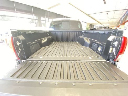 Used 2018 Toyota Tacoma TRD Off-Road w/ Technology Package AWD/4WD image 25