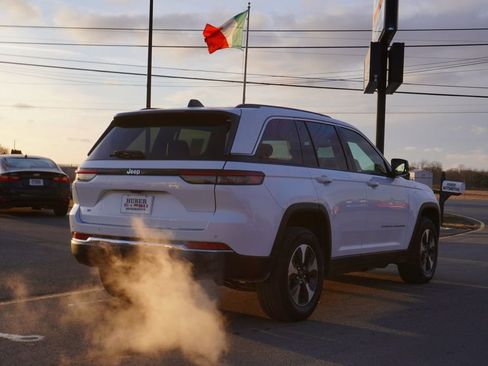 Used 2022 Jeep Grand Cherokee Limited 4xe image 7