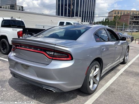 Used 2015 Dodge Charger R/T RWD image 5