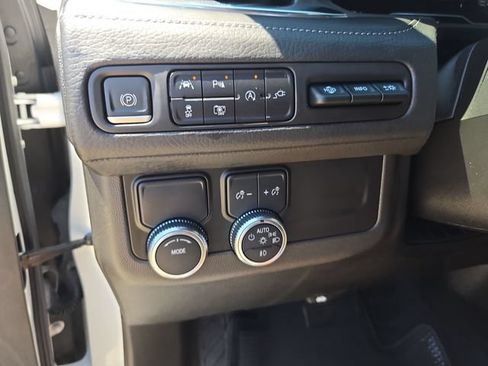 Used 2022 GMC Yukon XL Denali RWD image 17