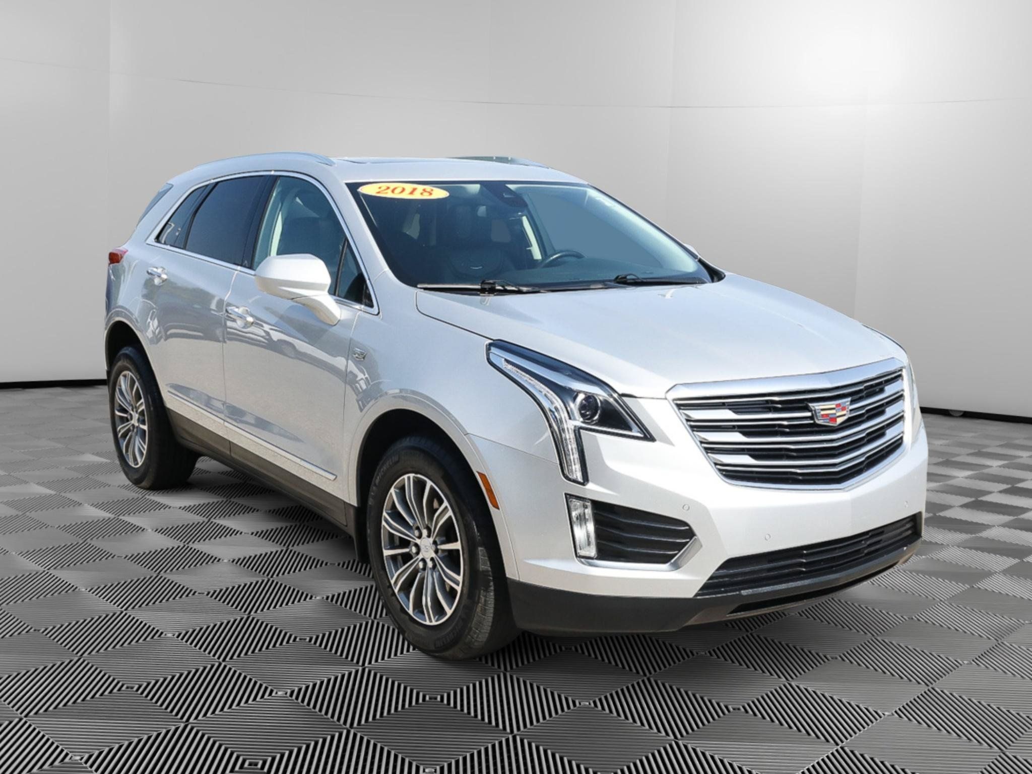 Used 2018 Cadillac XT5 Luxury w/ Driver Awareness Package AWD/4WD image 9