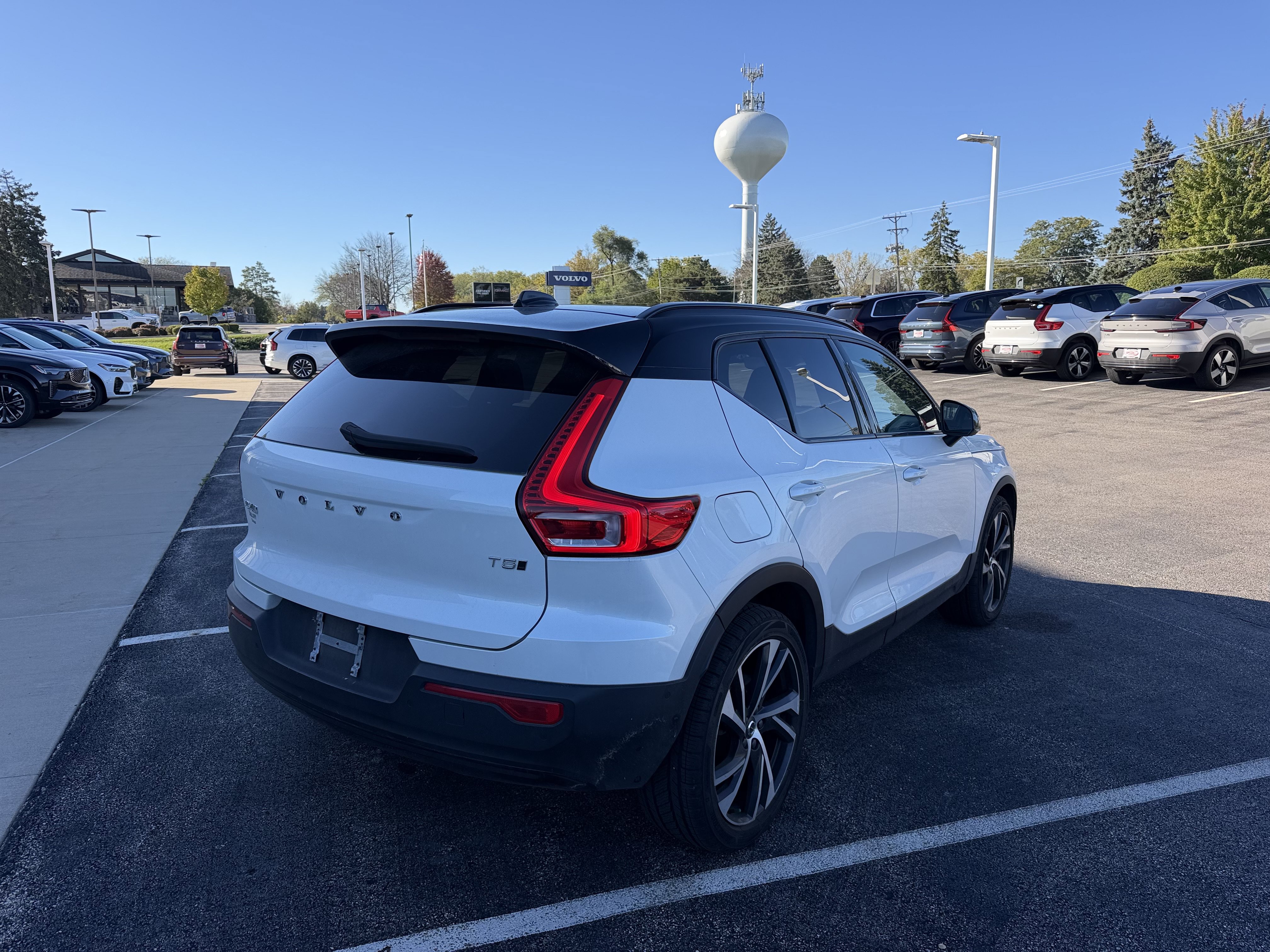 Used 2021 Volvo XC40 T5 R-Design w/ Protection Package AWD/4WD image 4