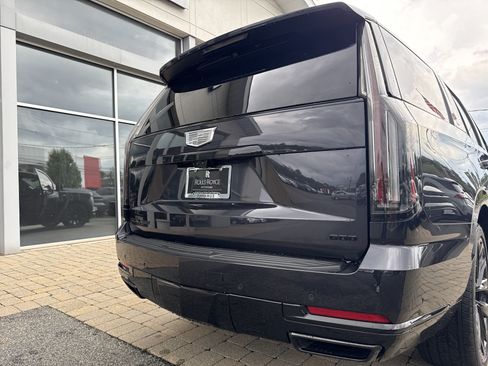 Used 2025 Cadillac Escalade Sport Platinum w/ LPO, ONYX Package AWD/4WD image 53