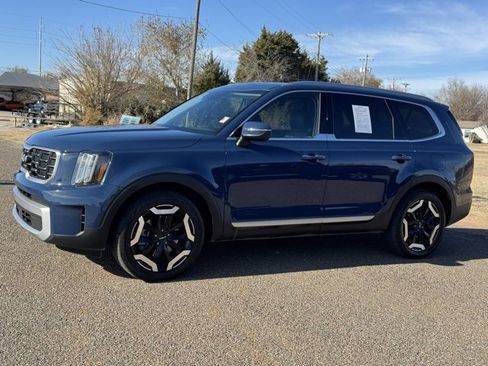 Used 2023 Kia Telluride S w/ S Sunroof Package image 3