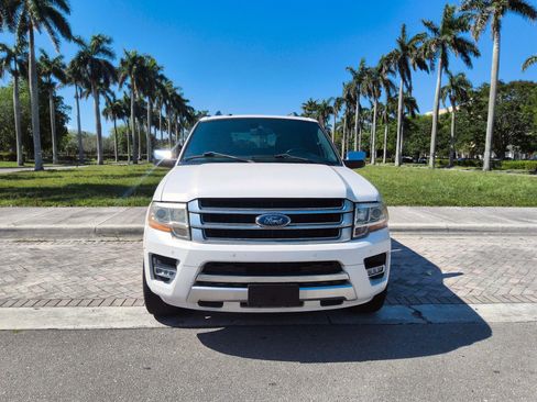Used 2017 Ford Expedition Platinum RWD image 2