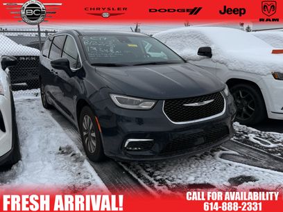 Used 2023 Chrysler Pacifica Touring-L