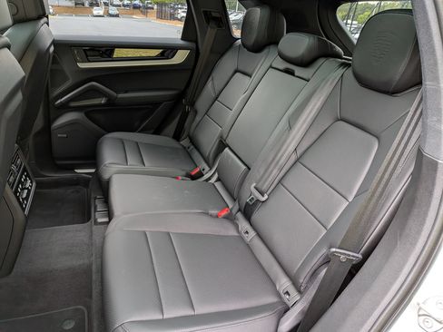 Certified 2026 Porsche Cayenne S AWD/4WD image 19