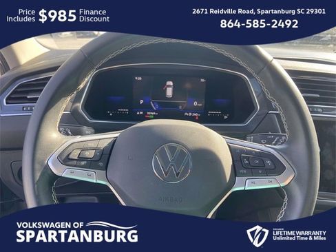 Used 2023 Volkswagen Tiguan SE w/ Panoramic Sunroof Package image 17