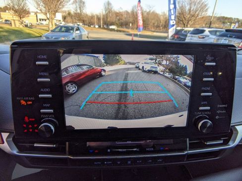 Used 2021 Toyota Sienna LE w/ LE Plus Package FWD image 29