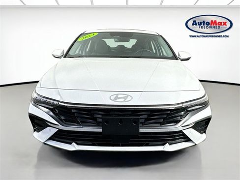 Used 2024 Hyundai Elantra Limited image 7