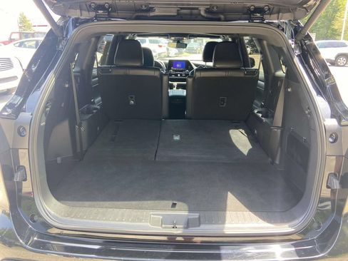 Used 2024 Toyota Highlander XSE FWD image 10