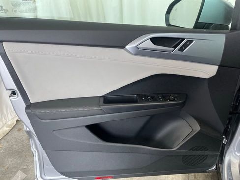 New 2025 Volkswagen Taos SE image 9