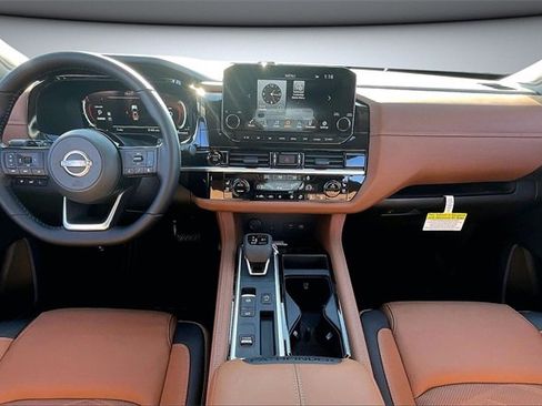 New 2025 Nissan Pathfinder Platinum image 5