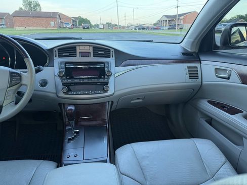 Used 2011 Toyota Avalon Limited image 26