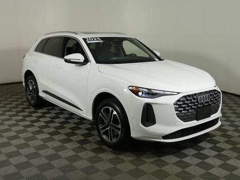 Certified 2025 Audi Q5 Premium w/ Convenience Package AWD/4WD image 1