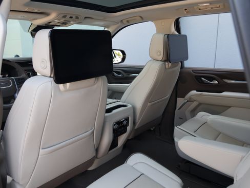 Used 2023 GMC Yukon Denali w/ Advanced Technology Package AWD/4WD image 38