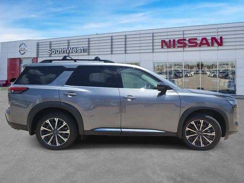 New 2026 Nissan Pathfinder Platinum w/ Accent Package FWD image 4