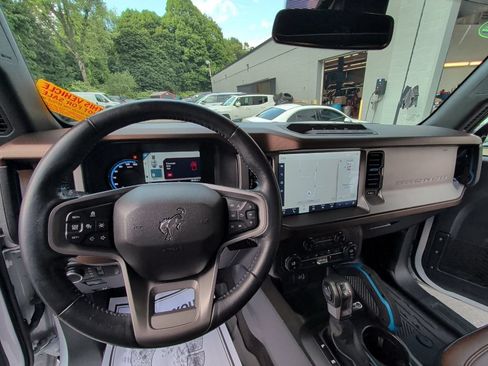 Used 2023 Ford Bronco Outer Banks w/ Sasquatch Package AWD/4WD image 10