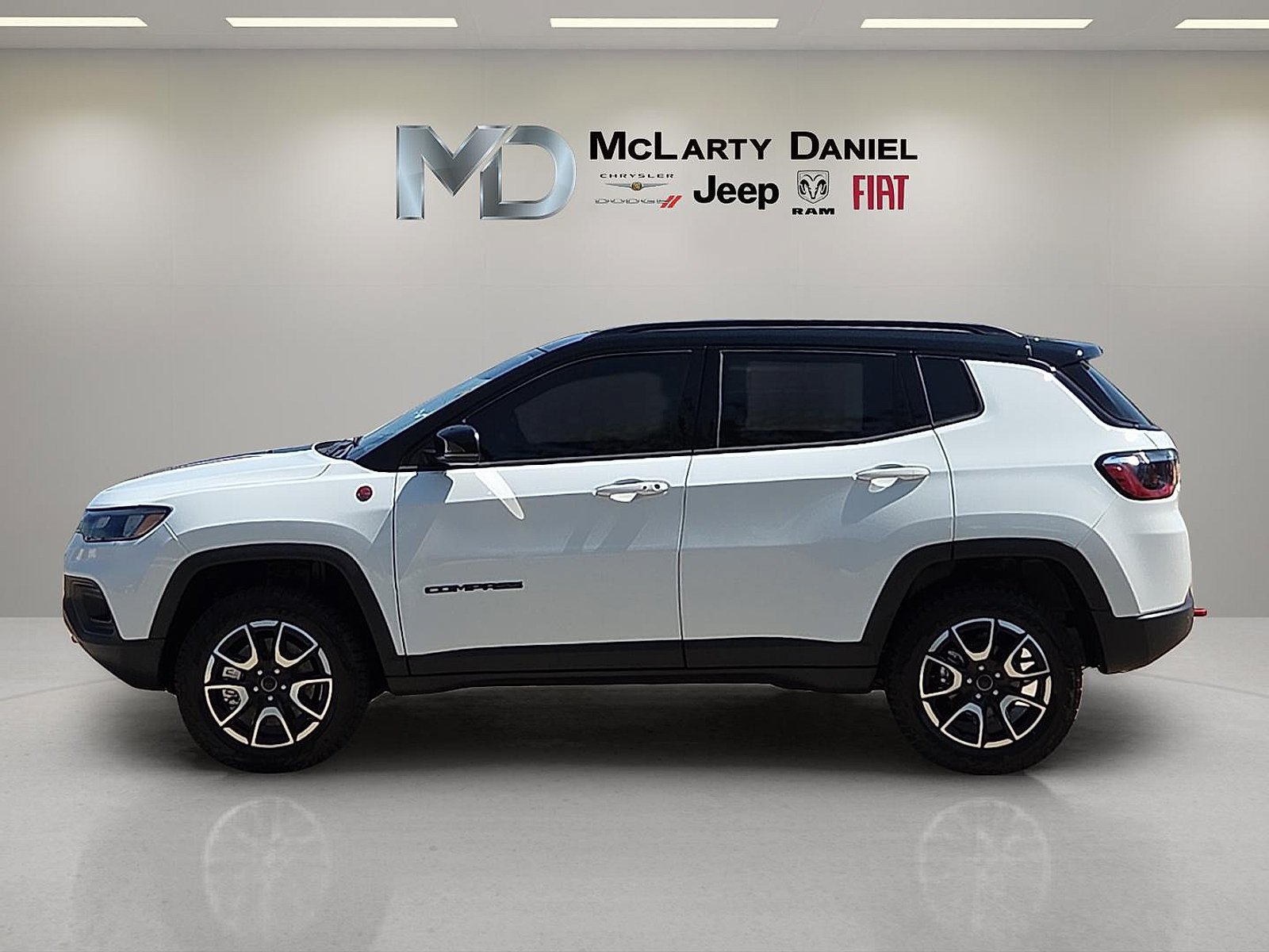 New 2026 Jeep Compass Trailhawk w/ Sun, Sound & Navigation Group AWD/4WD image 3