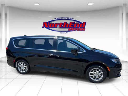 Used 2024 Chrysler Voyager LX FWD image 2
