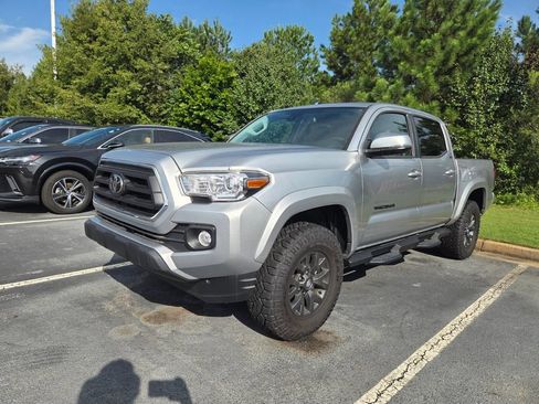 Used 2023 Toyota Tacoma SR5 w/ Technology Package RWD image 3