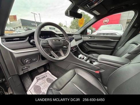 Used 2025 Jeep Grand Cherokee L Limited w/ Luxury Tech Group II image 23