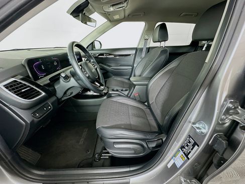 Used 2025 Kia Seltos S image 13