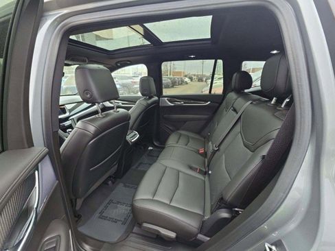 Used 2023 Cadillac XT6 Sport w/ Technology Package image 11