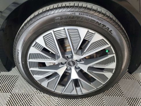 Used 2024 Audi Q8 e-tron Prestige image 10